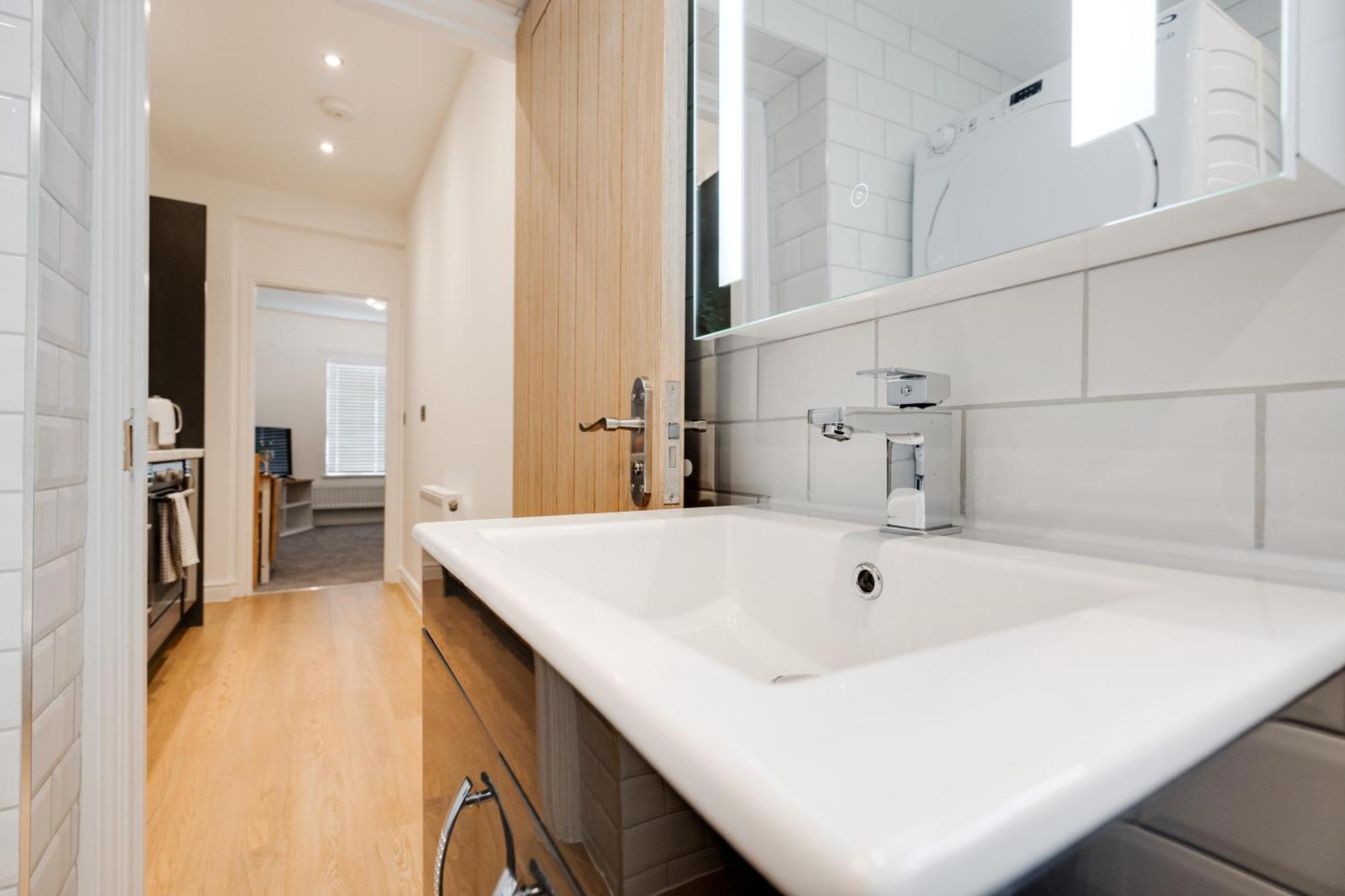 Buxton Apartment - 1 Bed, Free Parking, Wi-Fi Hazel Grove Zewnętrze zdjęcie